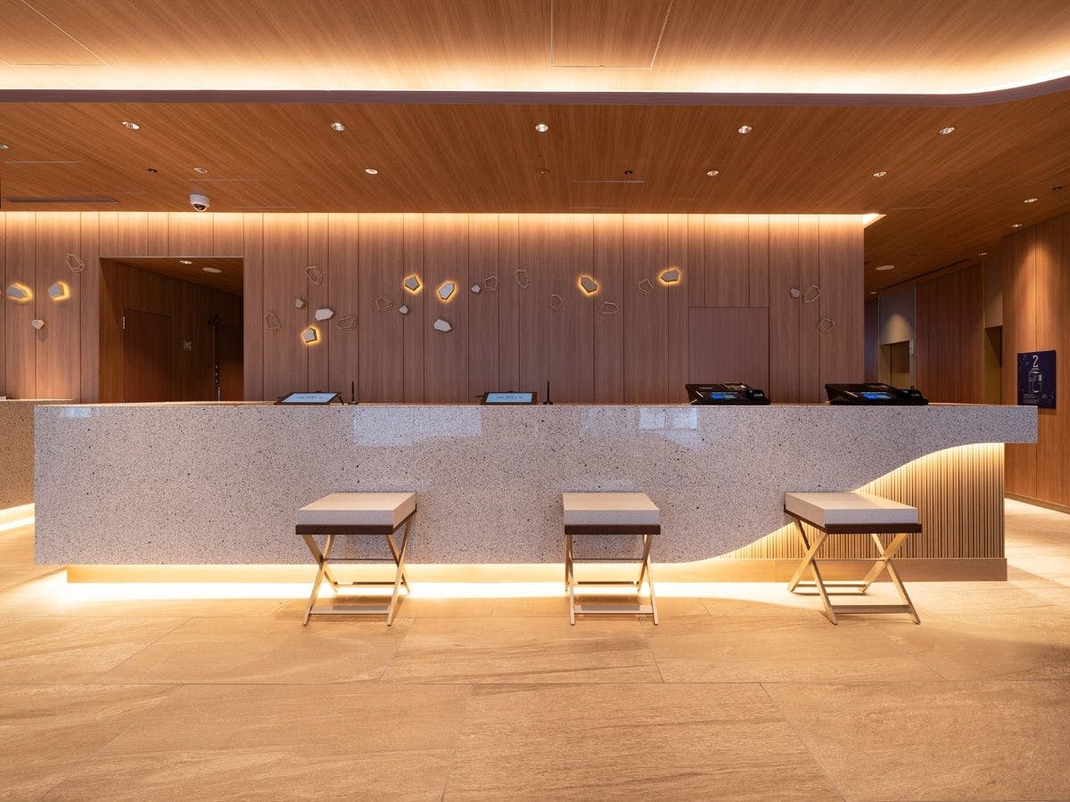 【フロント・ロビー】