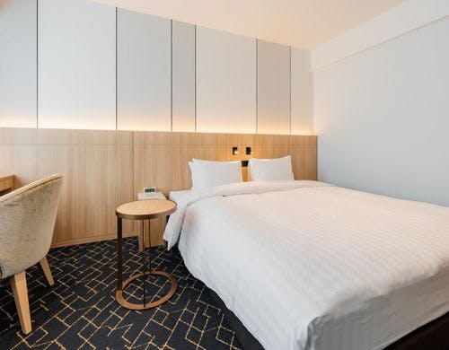 ベッドサイズは横幅183cmのキングベッド！