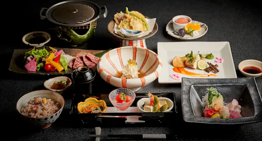 【朱雀コース】ちょっと贅沢なご夕食。1泊2食付プラン【自家源泉大浴場完備】
