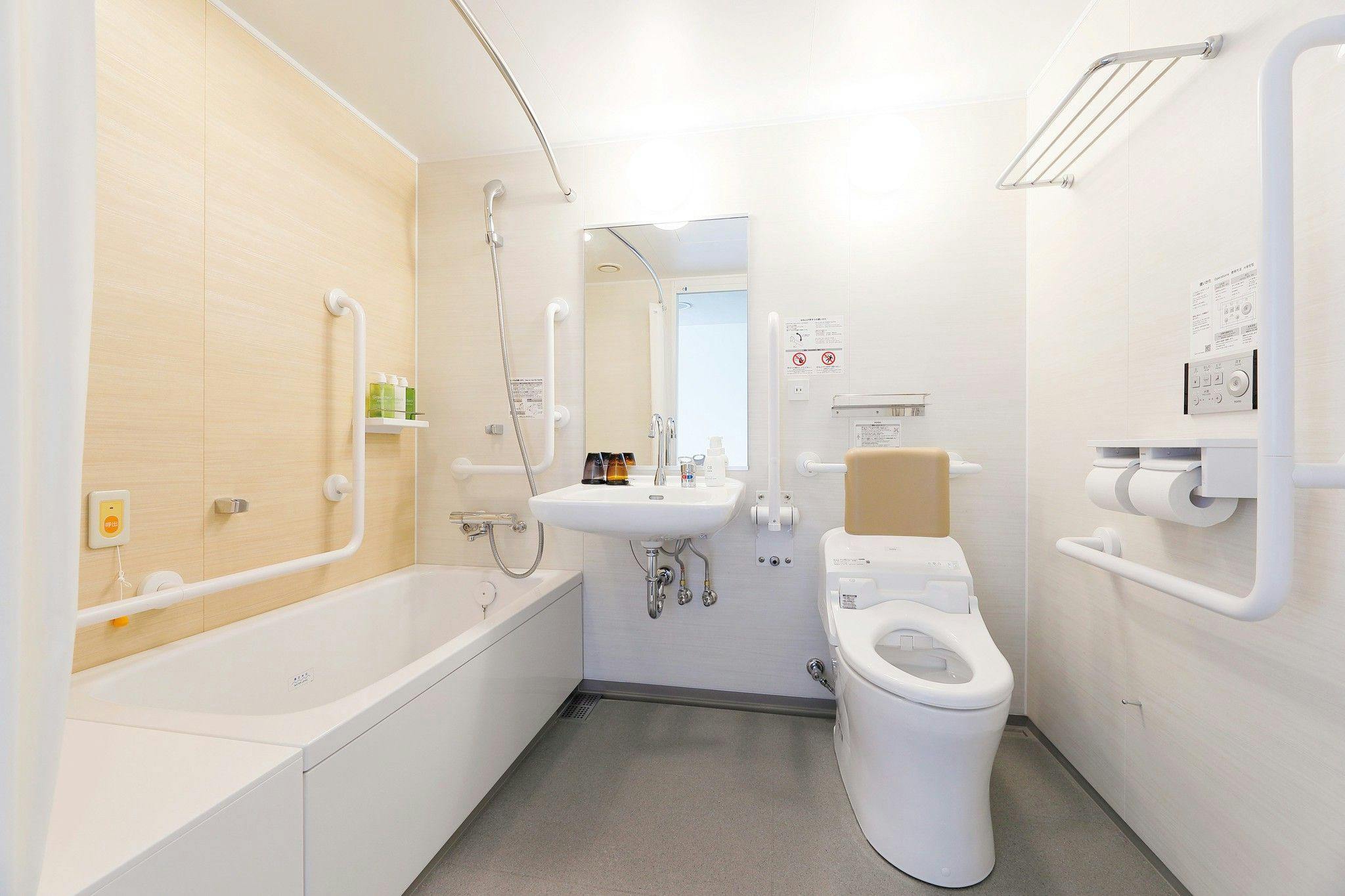 【ダイワロイネットホテル奈良】ユニバーサルツインルーム（定員２名・26.4平米）のバスルーム