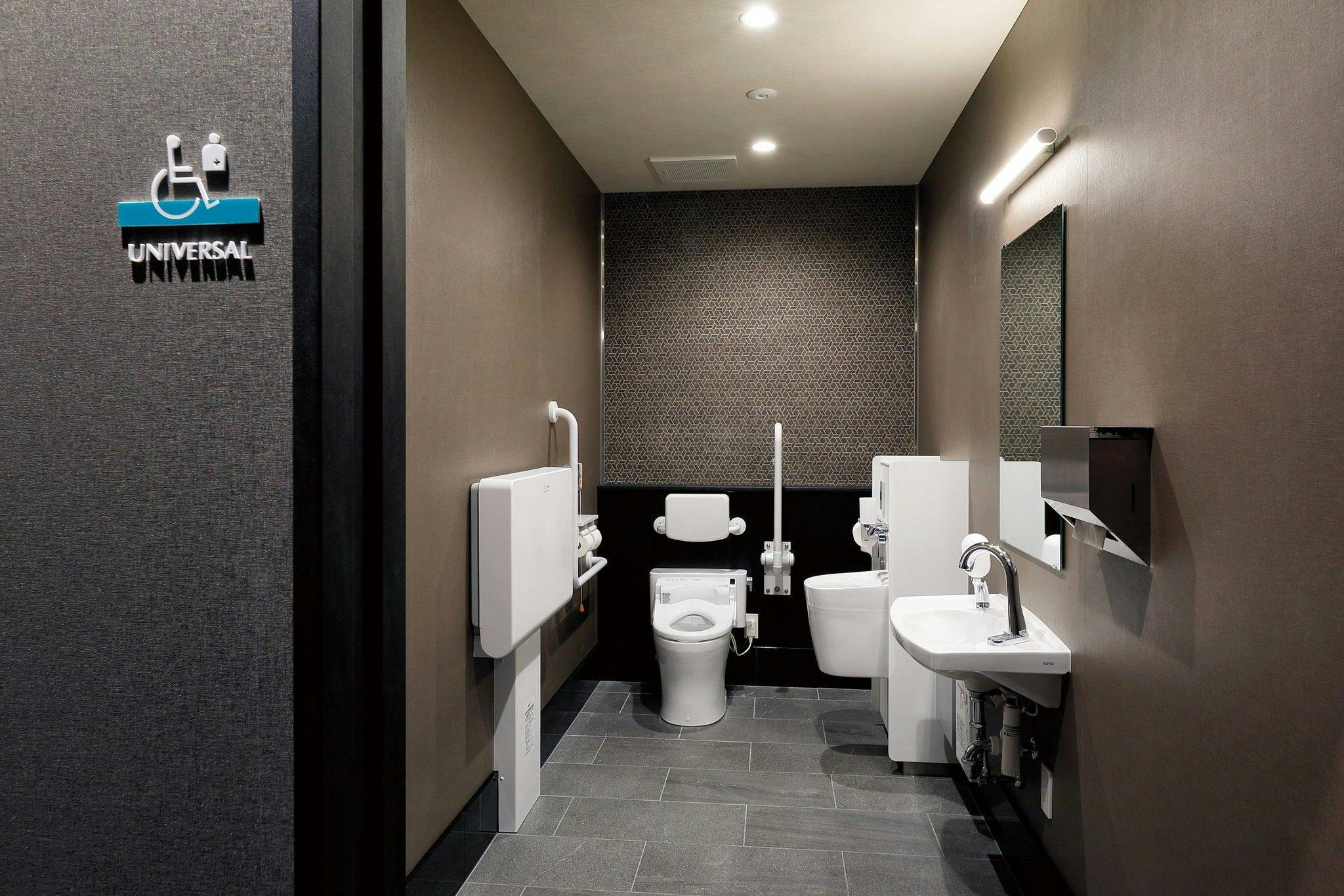 【ダイワロイネットホテル奈良】共用の多目的トイレ