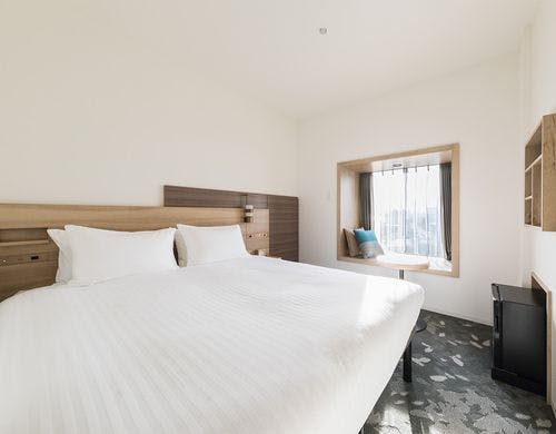 【客室】スーペリアダブル/ベンチ