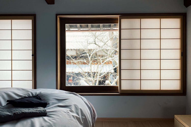 山並みを望む部屋のサムネイル画像