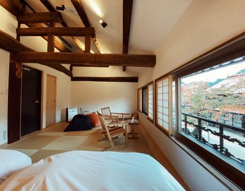 桜並木のパノラマが美しいお部屋です。