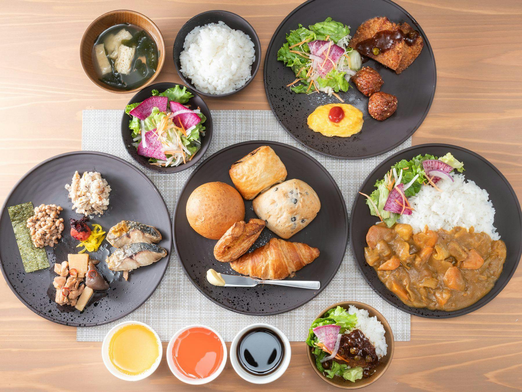 您可以同時享用日式和西式料理。