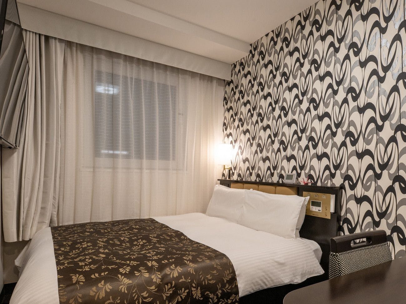 禁煙室 ダブルルーム 朝食付 和食中心のプレートと充実サラダバープラン アパは映画もアニメも見放題 プラン アパホテル 名古屋駅新幹線口北 全室禁煙 一休 Com