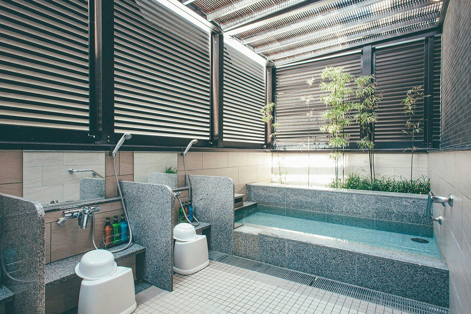 男性浴場内　露天風呂