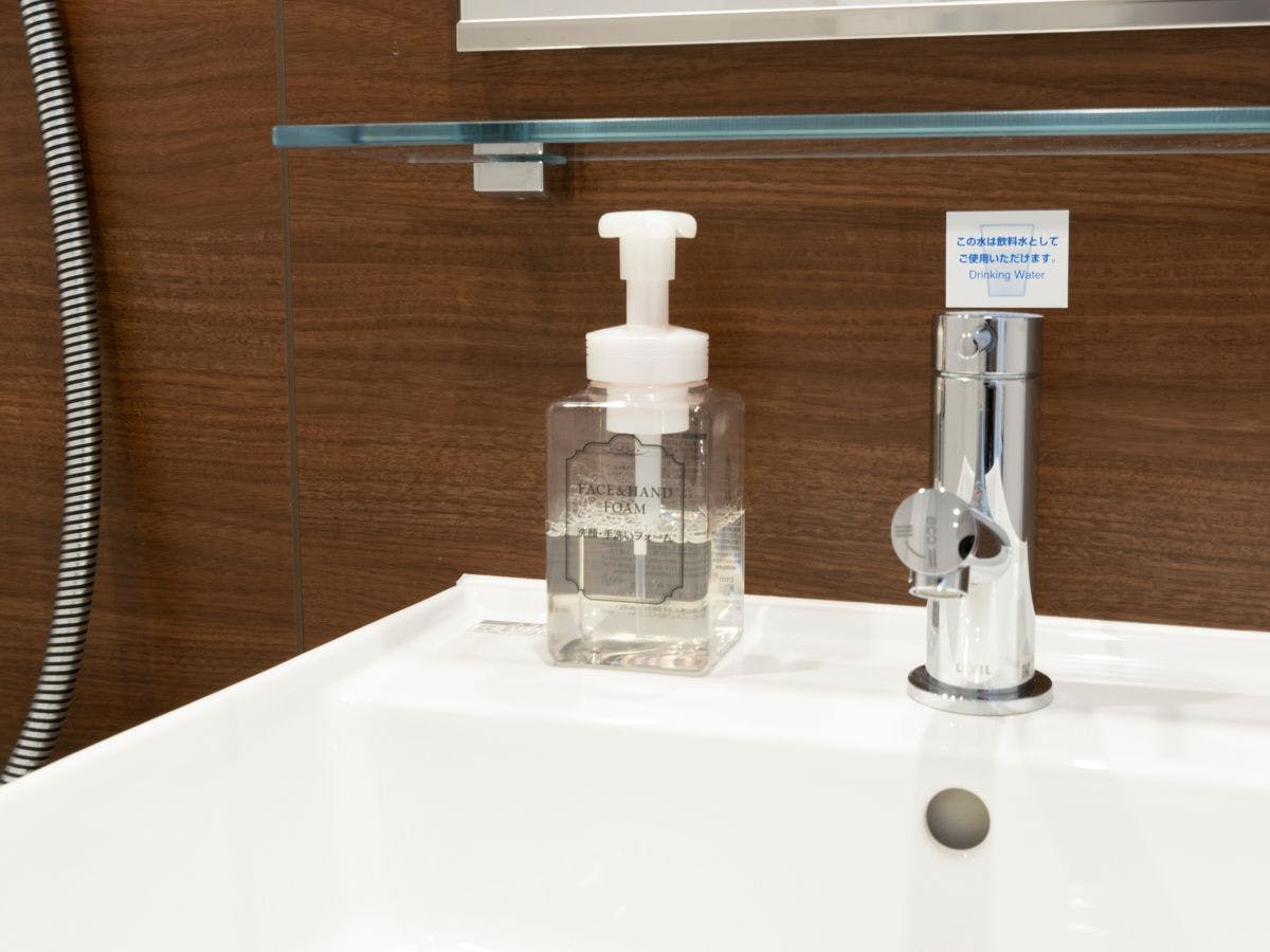 【Double Standard】(Bebas Rokok) Contoh kamar tamu.