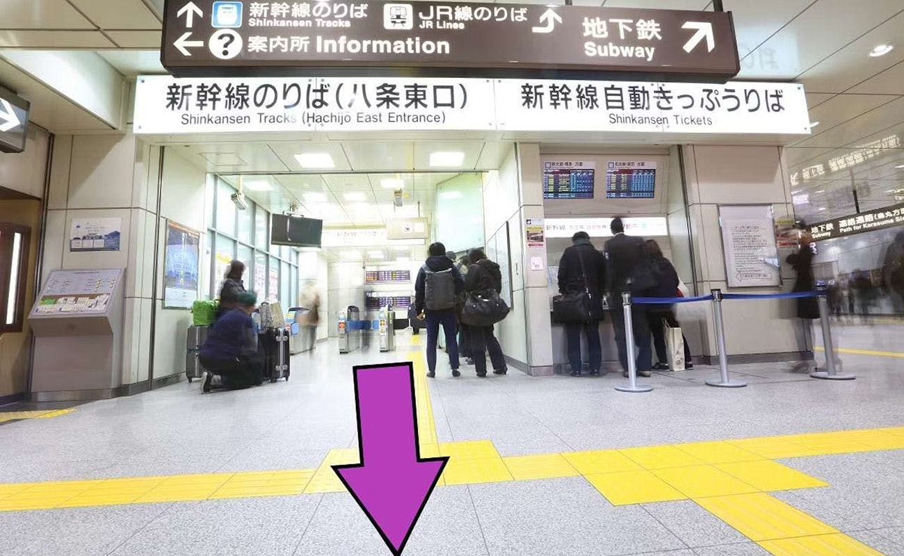 ออกจากประตูตรวจตั๋วทางออกทิศตะวันออกของสถานีเกียวโตแล้วเดินตรงไป