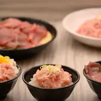 朝食 マグロ丼・ネギトロ丼・二色丼