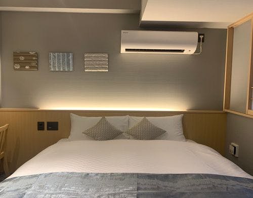 デスクのあるお部屋ではお仕事も可能