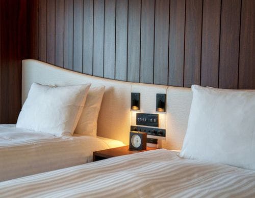 【客室ベッド】シモンズのピロートップ