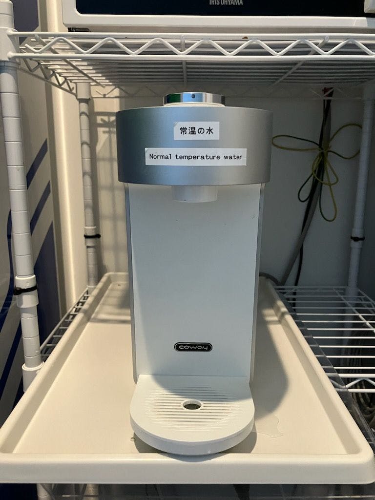 1F自動販売機コーナーに設置しております。