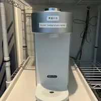 Tersedia di sudut mesin penjual otomatis lantai 1.