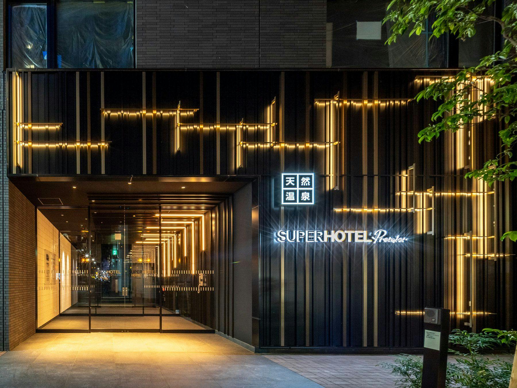 Pintu masuk ada di sini.