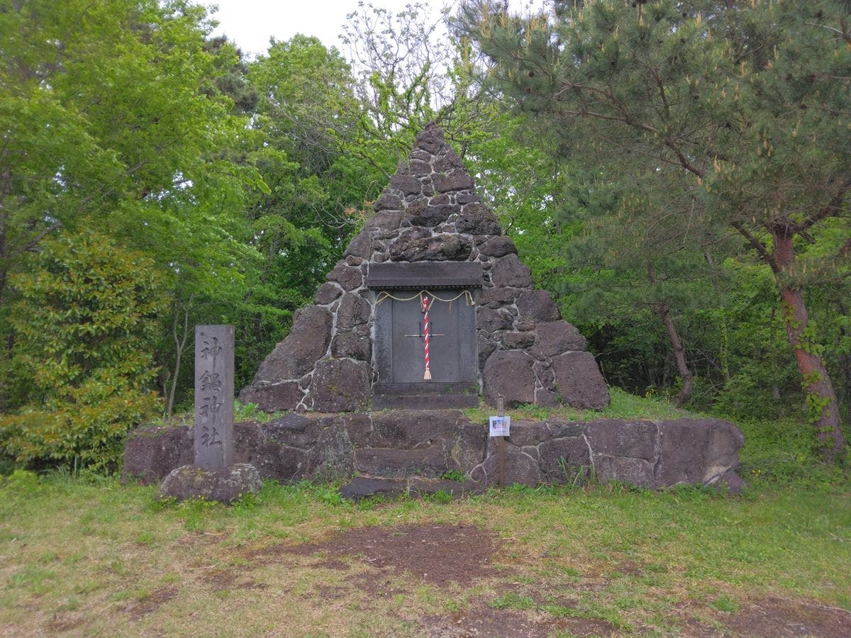 神鍋神社_ホテルから徒歩で約30分