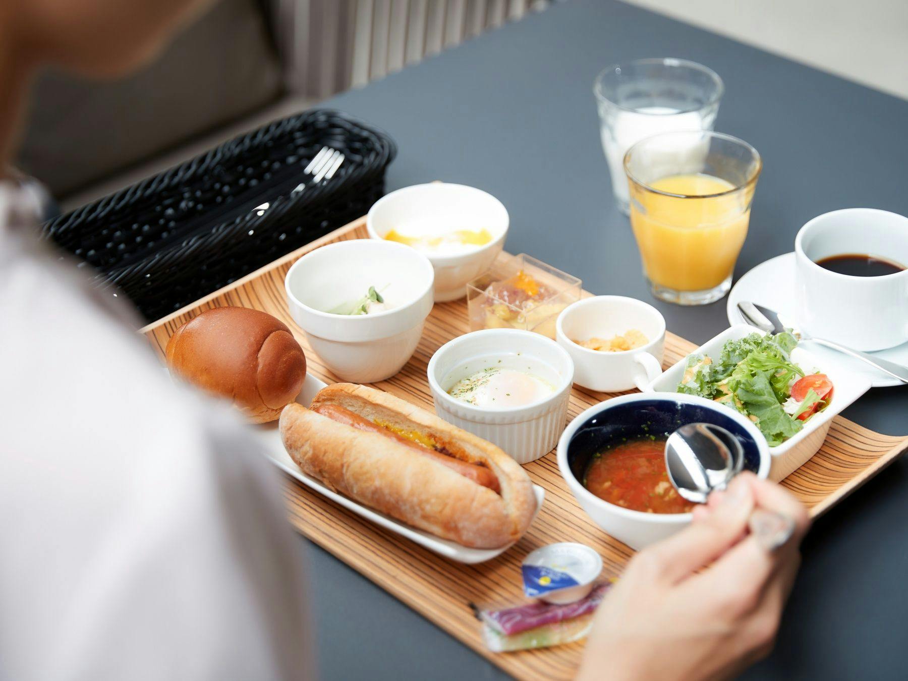 健康的西式料理在盤子上