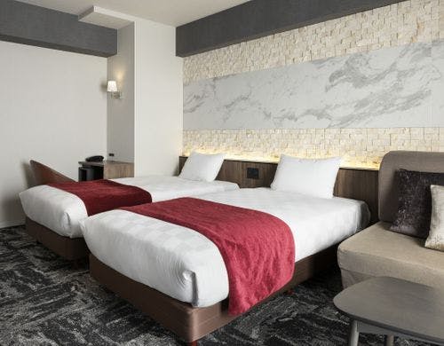 【デラックスツイン】ベッド幅110cm x 2台