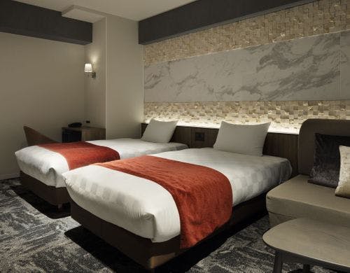 【デラックスツイン】ベッド幅110cm x 2台