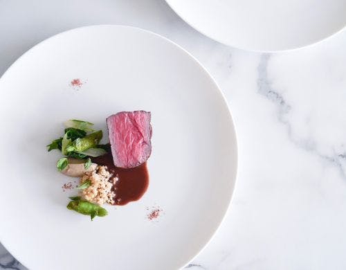 沖縄で育まれた食材がメインのコース料理