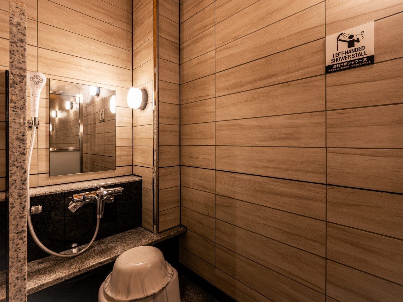 ห้องอาบน้ำสำหรับคนถนัดซ้าย