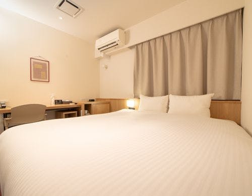 ダブルルーム／デスク