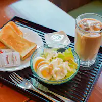 ขนมปังปิ้ง (พร้อมสลัด)