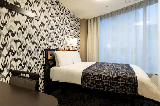 Keluasan: 10 meter persegi / Lebar katil: 140cm