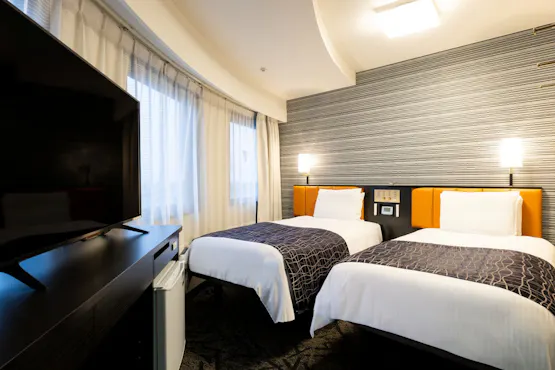 Keluasan: 12 meter persegi / Lebar katil: 100cm × 2 unit