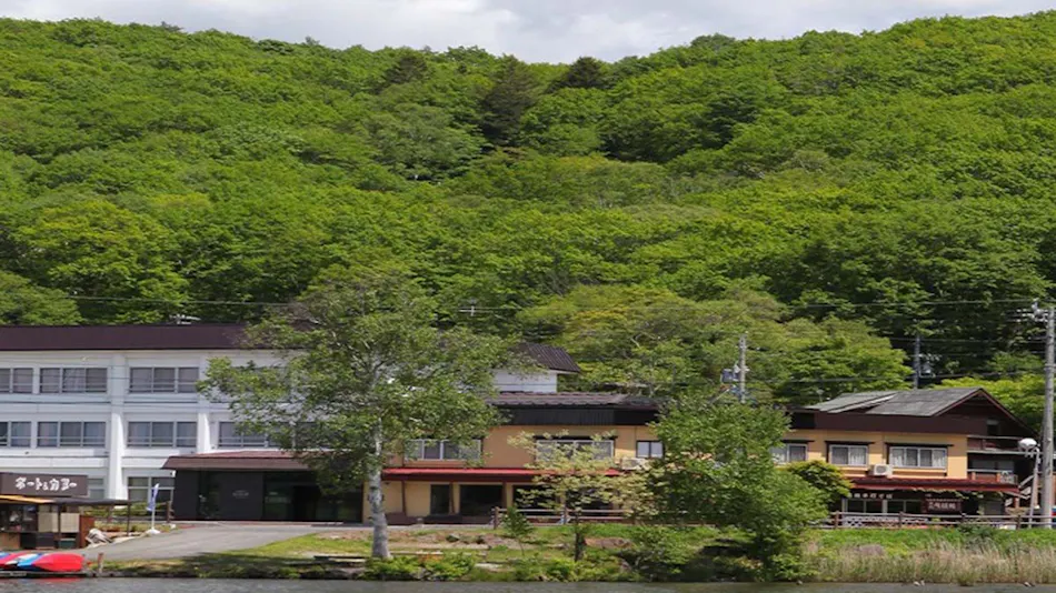Kimimatsuso Inn by Lake Shirakaba
