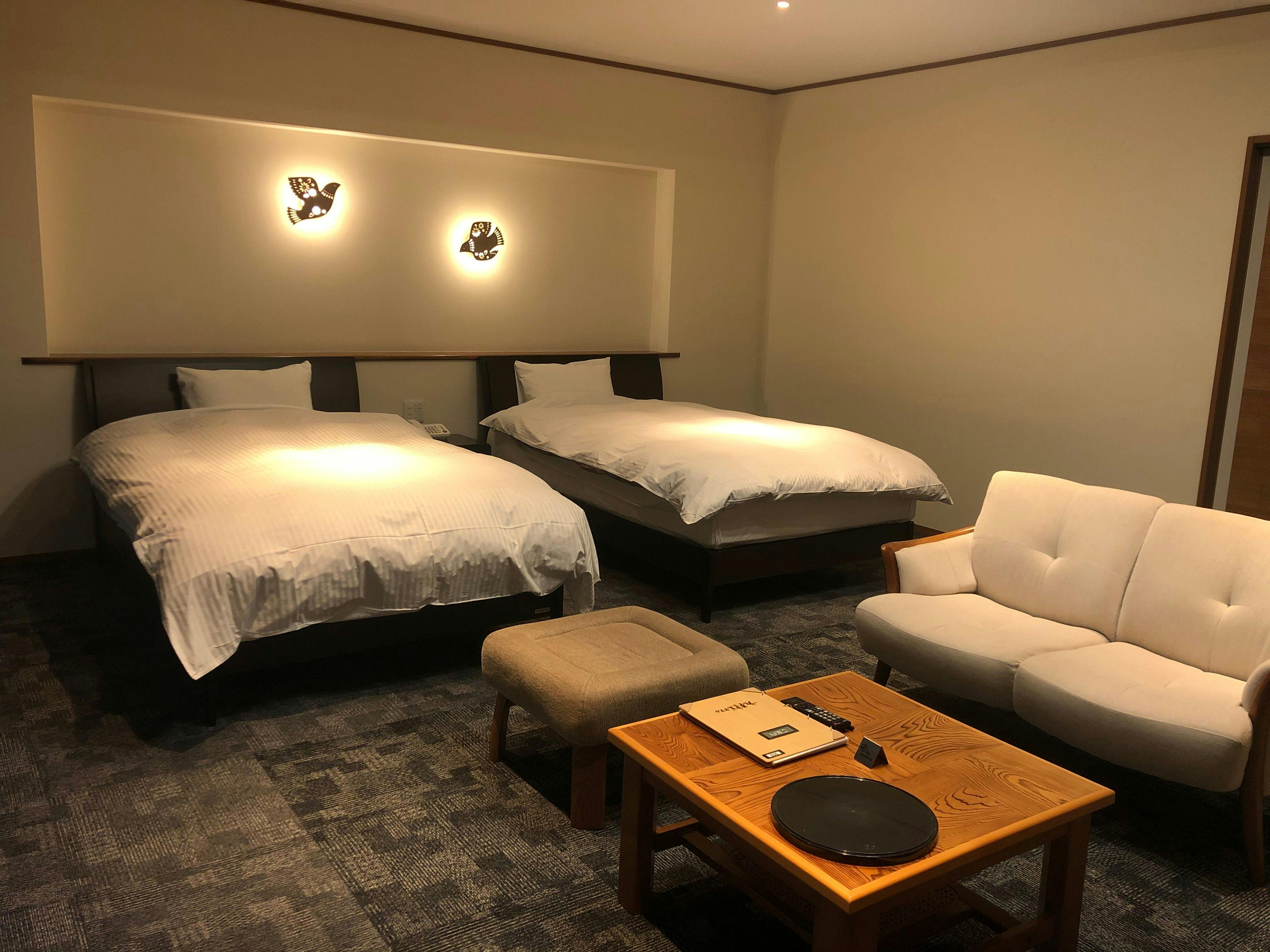 ห้องพักสไตล์ตะวันตกกว้างขวางพร้อมวิวเทือกเขาคุจู