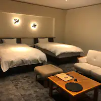 ห้องพักสไตล์ตะวันตกกว้างขวางพร้อมวิวเทือกเขาคุจู