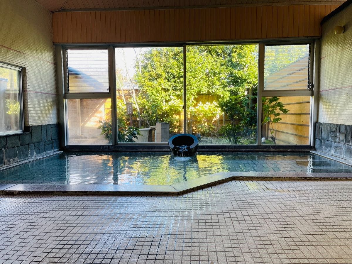 น้ำพุร้อนที่อบอุ่น