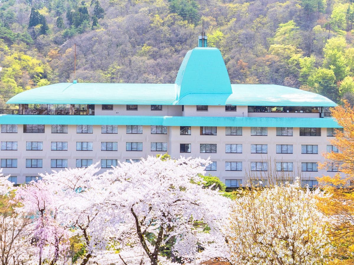 โรงแรมฮานามากิ ภายนอก (ดอกซากุระ)