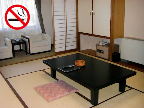 ห้องพักสไตล์ญี่ปุ่นขนาด 8 เสื่อ พร้อมห้องน้ำและห้องสุขา ห้ามสูบบุหรี่