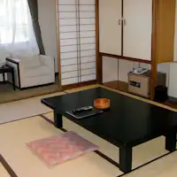 ห้องสไตล์ญี่ปุ่นขนาด 8 เสื่อ พร้อมห้องน้ำและห้องสุขา