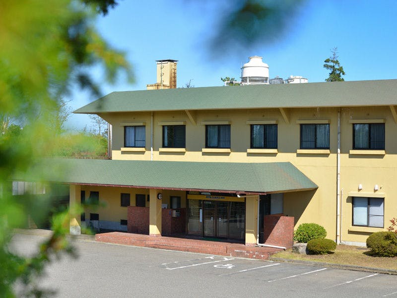 โรงแรมที่ตั้งอยู่ริมชายหาดเซ็นริฮามะ