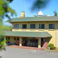 โรงแรมที่ตั้งอยู่ริมชายหาดเซ็นริฮามะ