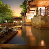 บ่อน้ำพุร้อนกลางแจ้งแบบไหลธรรมชาติ