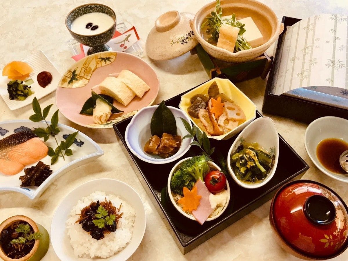 竹亭的早餐提供「日式定食」。