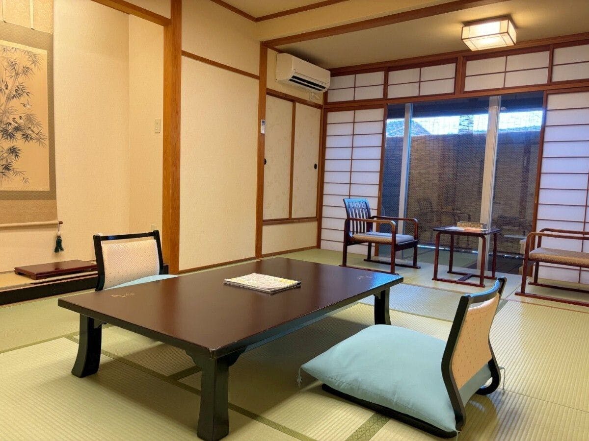 【外牆翻修中，無景觀】日式10榻榻米房間。