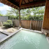 บ่อน้ำพุร้อนกลางแจ้ง (สำหรับผู้หญิง)