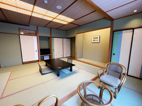 【ชั้นล่าง・ฝั่งสระ】ห้องสไตล์ญี่ปุ่น 10 เสื่อทาทามิ