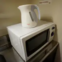 お部屋の電子レンジと電子ケトル