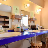 *【대욕장: 남탕 탈의실】