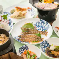 Nikmati hidangan Kaiseki khas Amakusa dengan rumput raja dan udang mobil.