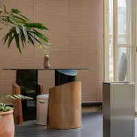 吸菸室、冷暖氣設備,24小時可用。