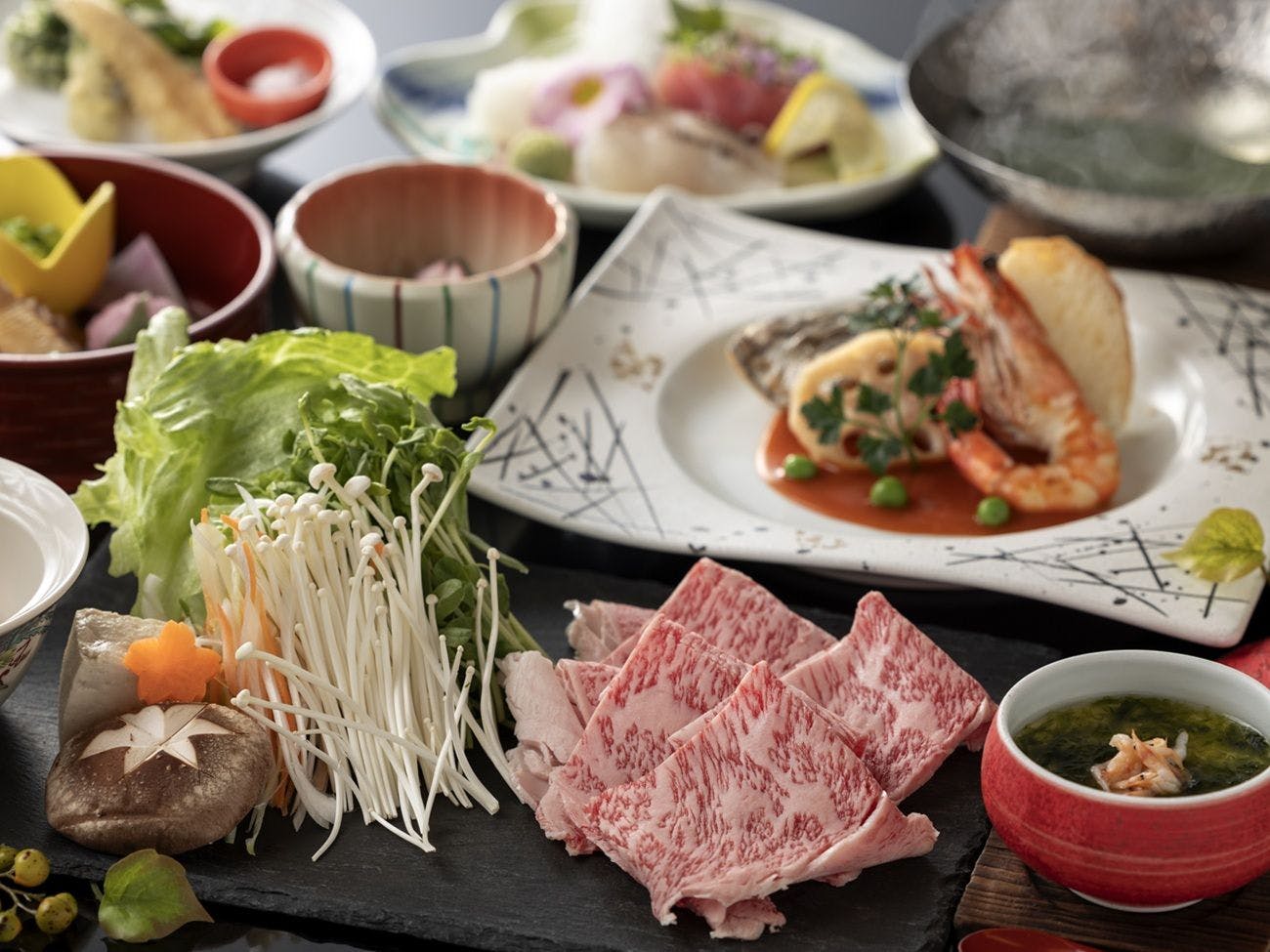 ไคเซกิที่ใช้เนื้อวากิวจังหวัดนางาซากิและวัตถุดิบตามฤดูกาล (ภาพประกอบ)