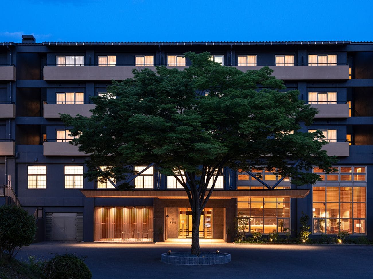 ภายนอกเซอุนโซ (กลางคืน)