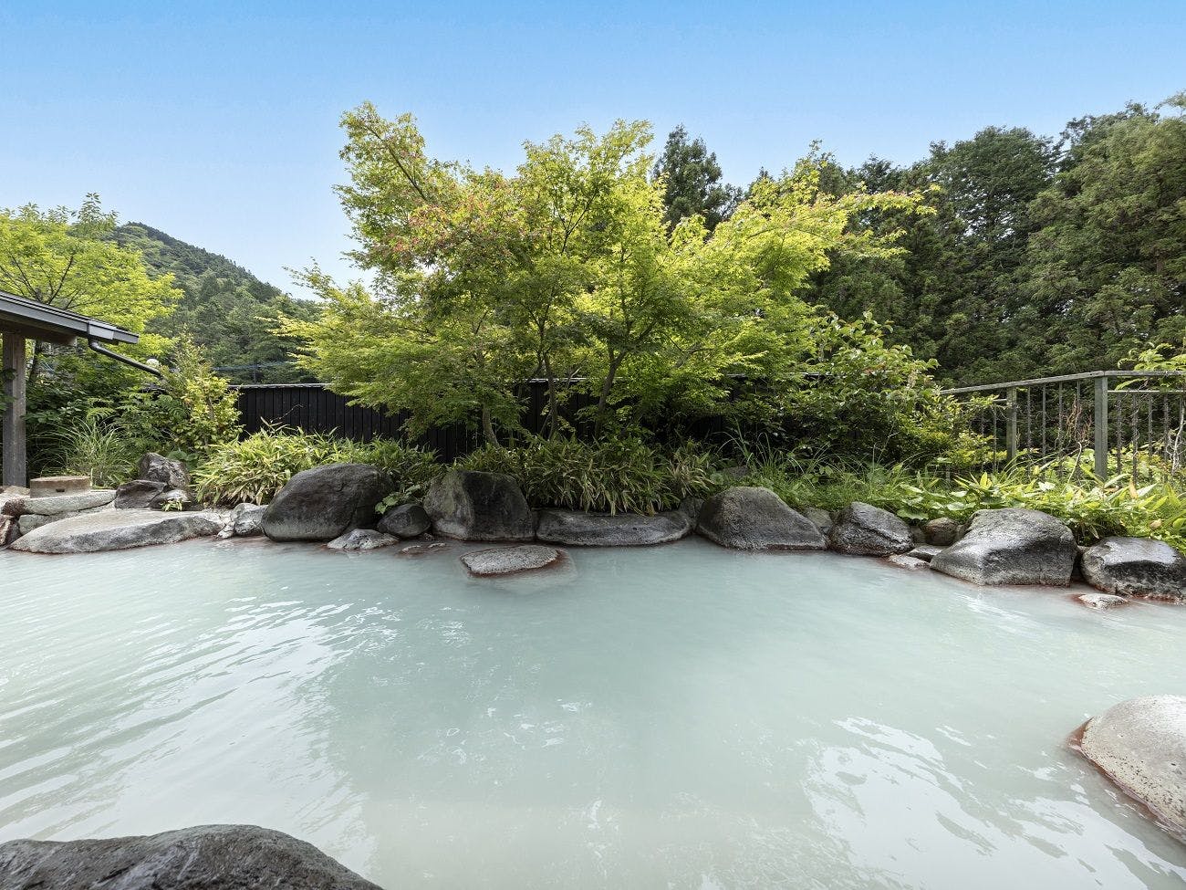 ออนเซ็นกลางแจ้งสำหรับผู้ชาย